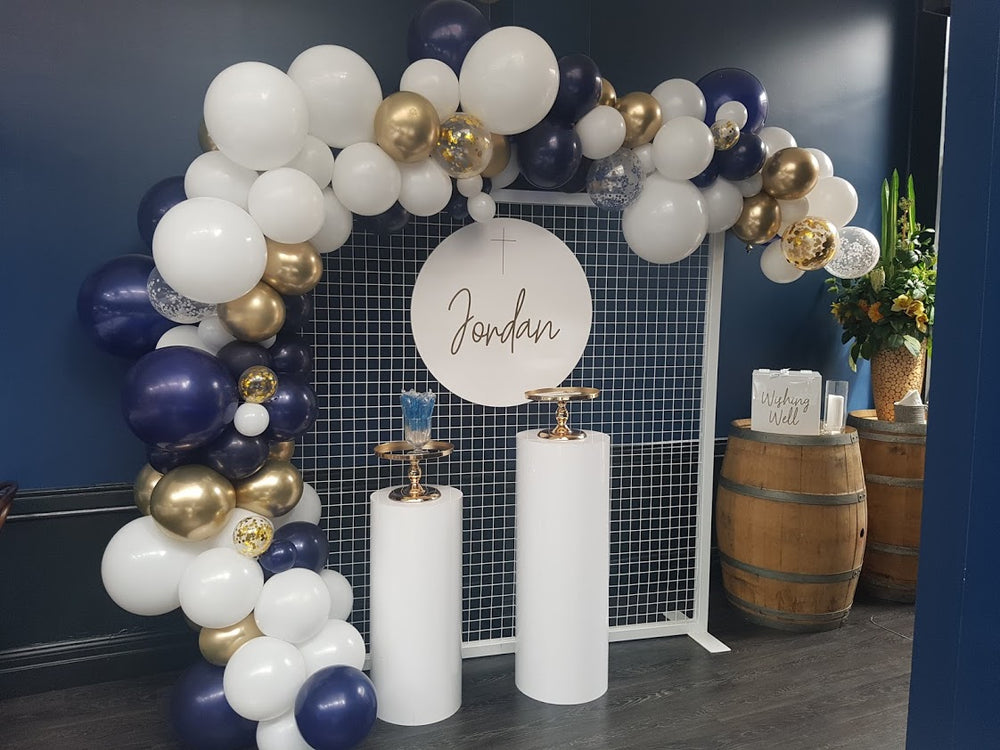 Organic balloons arch with personalised sign.